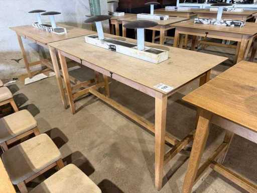 Hütten – Bartisch mit Marmorstruktur und Beleuchtung