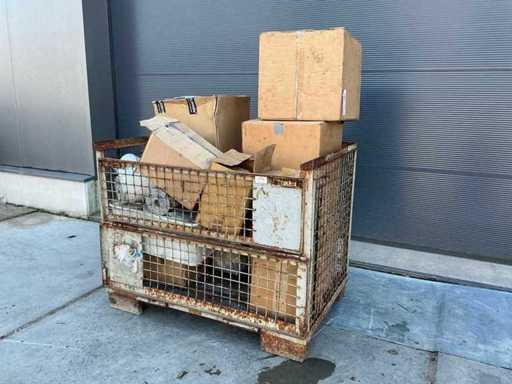 Batch of various Fleetguard filters