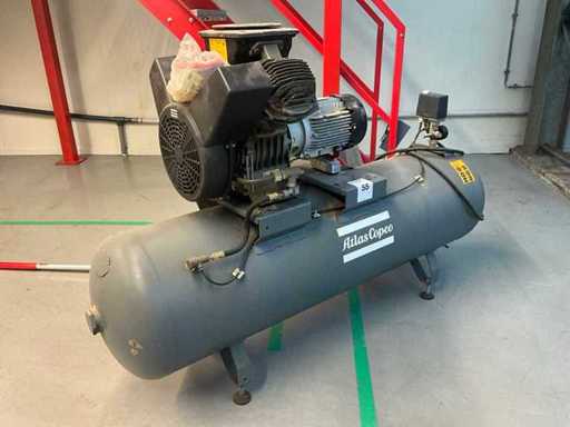 2004 Atlas Copco LE 3 10 120 Compressor