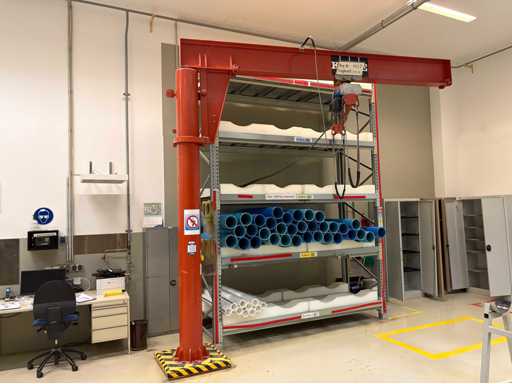 Macara cu stâlp autoportant Kone