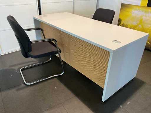 Bureautafel inclusief stoelen
