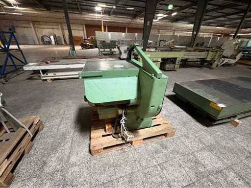 Sega a taglio trasversale sotto il tavolo Sega a taglio trasversale