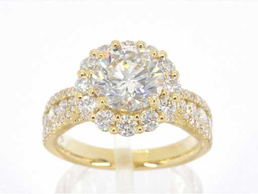 Goldener Entourage-Ring mit einem 2,00-karätigen Brillantschliff-Mittelstein
