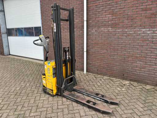 2004 Atlet CS125 Stacker