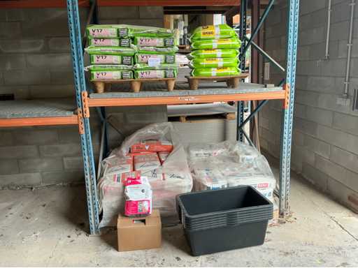 Produits adhésifs à base de ciment