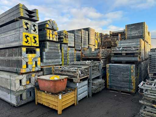 Hünnebeck MANTO wall formwork – complete system 677 m² – with accessories & replacement formwork lining – 63,000 kg