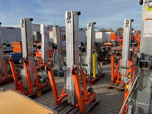 2018 Sumner Manufacturing 2118 Material Lift/Channel Lift