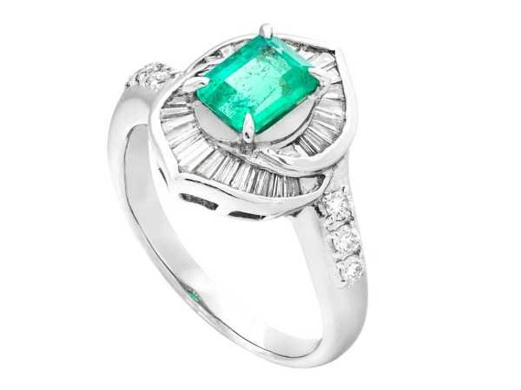 Luxury Design Ring in Natural Green Emerald 1.30 carat