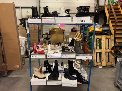 Partij dames schoenen / sneakers / slippers 