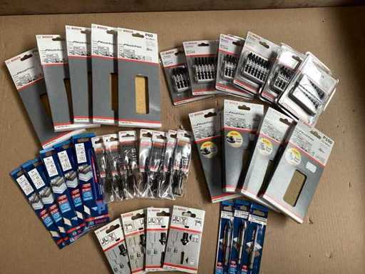 BOSCH mischt viele verschiedene Werkzeuge und Zubehörteile (34x)