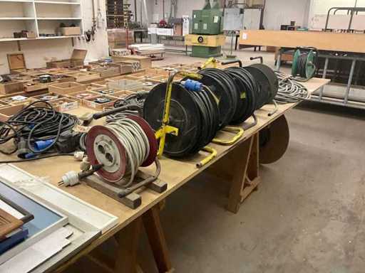 Rouleaux et câbles de rallonge du lot