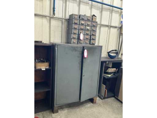 Szafka warsztatowa z zawarto?ci?