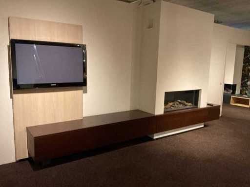 Bellfires Horizon Bell medium Wbudowany kominek gazowy z szafką i ścianą TV