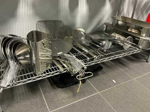 Różne materiały kuchenne ze stali nierdzewnej (30x)