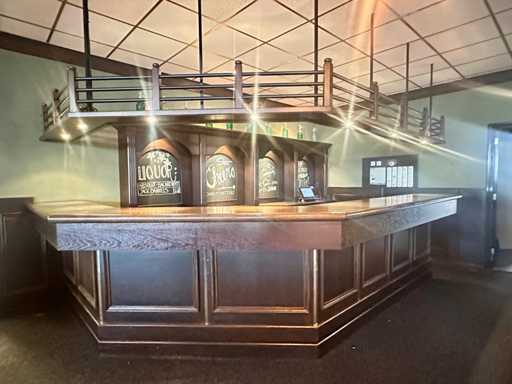 Eckbar mit Backlocker und Markis mit Scheinwerfern