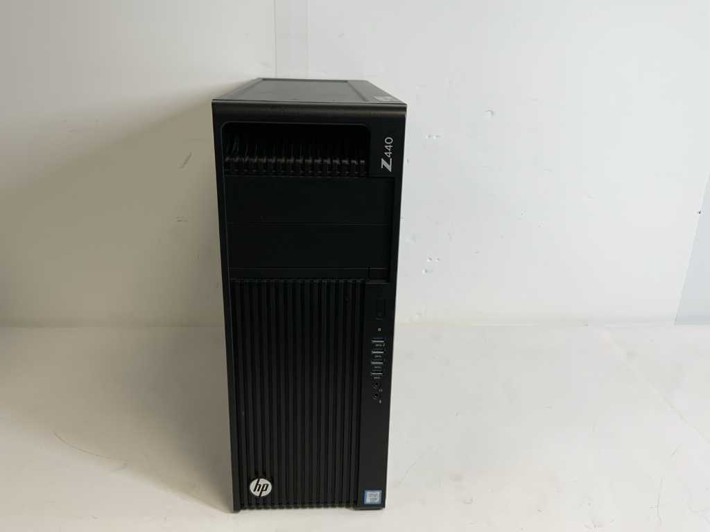 HP Z440, procesor Xeon(R) E5-1650 v3, 128 GB pamięci RAM, dysk SSD 1 tB, stacja robocza NVIDIA Quadro K620 2 GB
