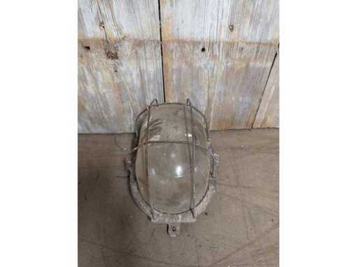 Zabytkowa lampa statku