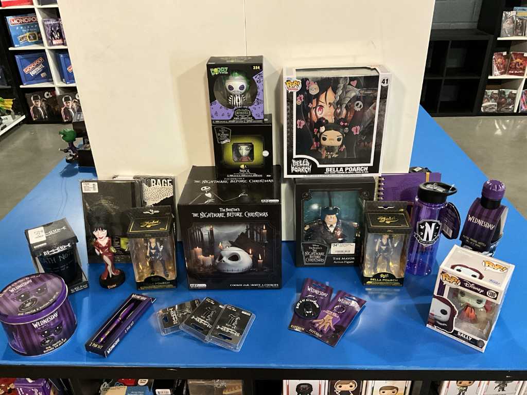 25x Various GOTHIC Collectibles