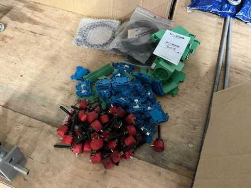 Charge von Installationsmaterialien