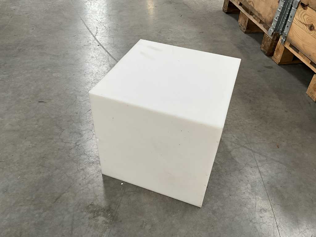 3 plastic cubes