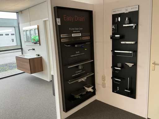 Wandplatte mit verschiedenen einfachen Abfluss- und Duschabflüssen