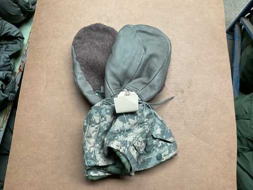 Extreme cold weather mitten set