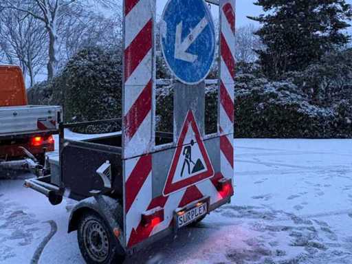 1995 FRANZ MERSCH VT 025 Road Closure Trailer with Warning Sign