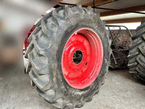 Pneu BKT 520/85 R42 sur jante - très bon état (2x)