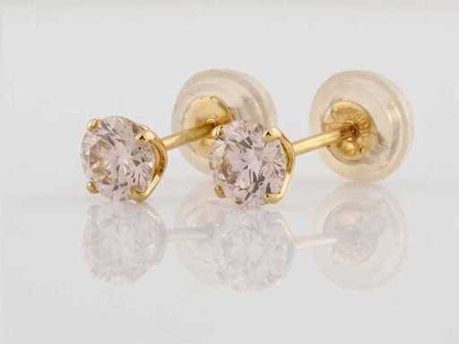 18 KT Yellow Gold Earring With Natural Diamond