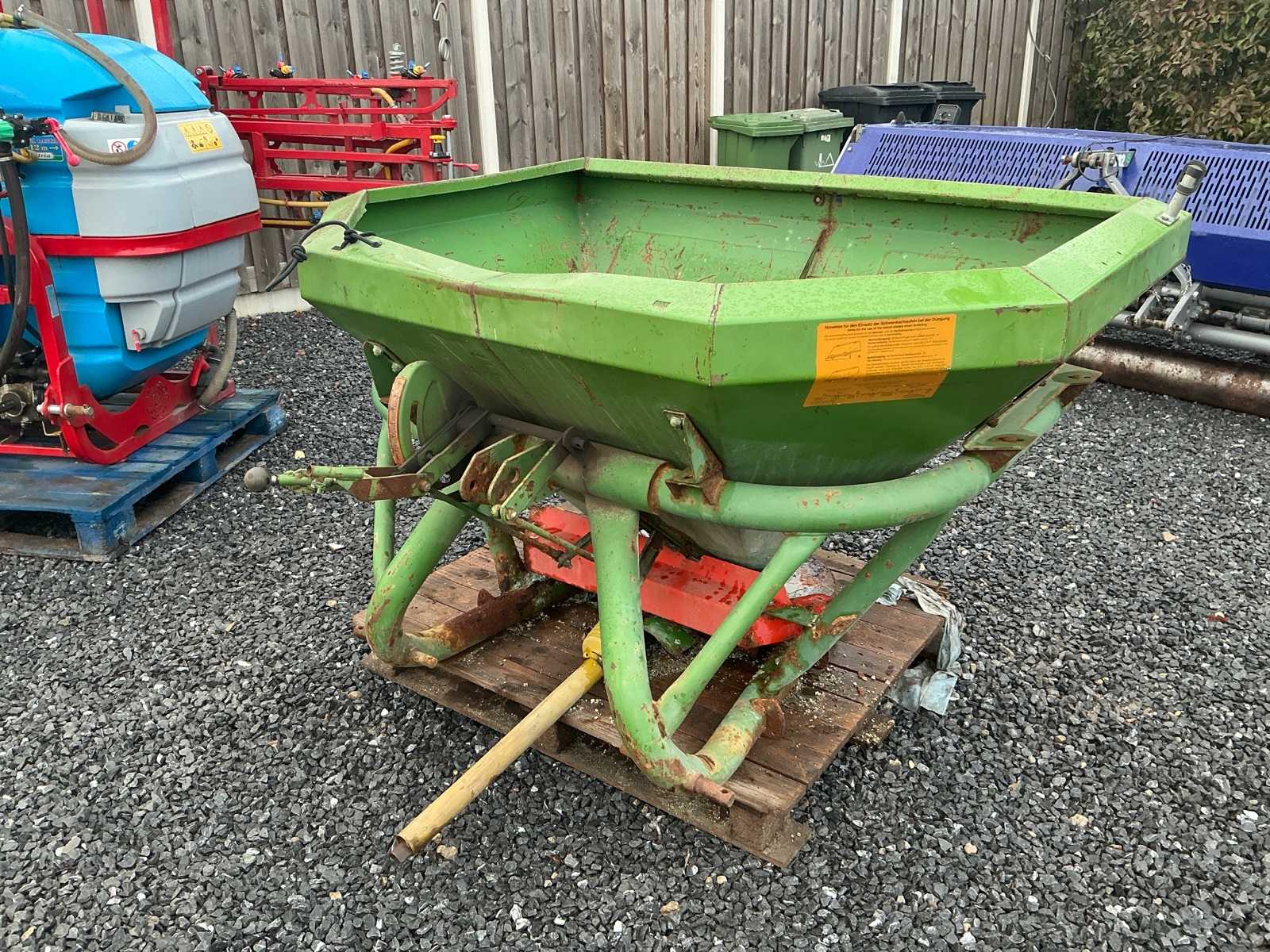 Amazone ZA-F 804 R Arable and grassland injector