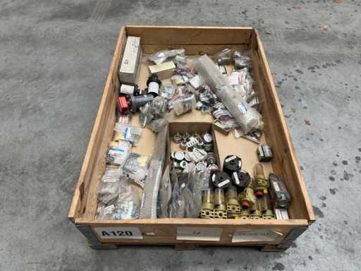 Partia komponentów pneumatycznych – zawory, filtry, regulatory ciśnienia i manometry – Festo SMC