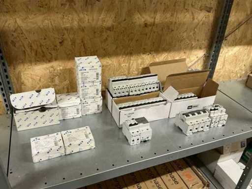 Lote Eaton/Emat de disjoncteurs à courant résiduel (26x)