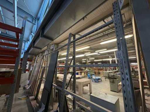 Verticale plank, met inhoud