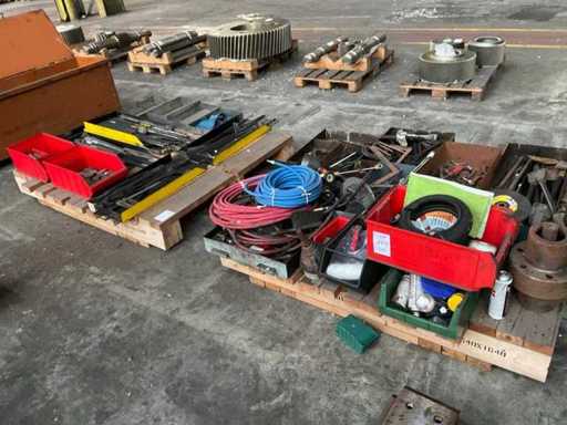 Diverse onderdelen en gereedschappen