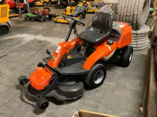 Kosiarka Husqvarna R216 z 2014 roku