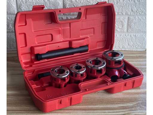 Set of 4 ratchet wrenches for pipe threading
