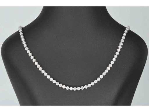 Diamond tennis necklace with 107 brilliant cut diamonds