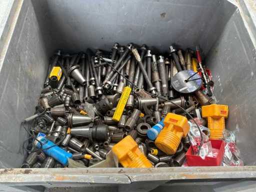 Conical tool holders and collets