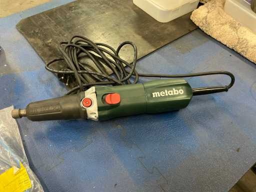 METABO GE 710 PLUS Meuleuse droite