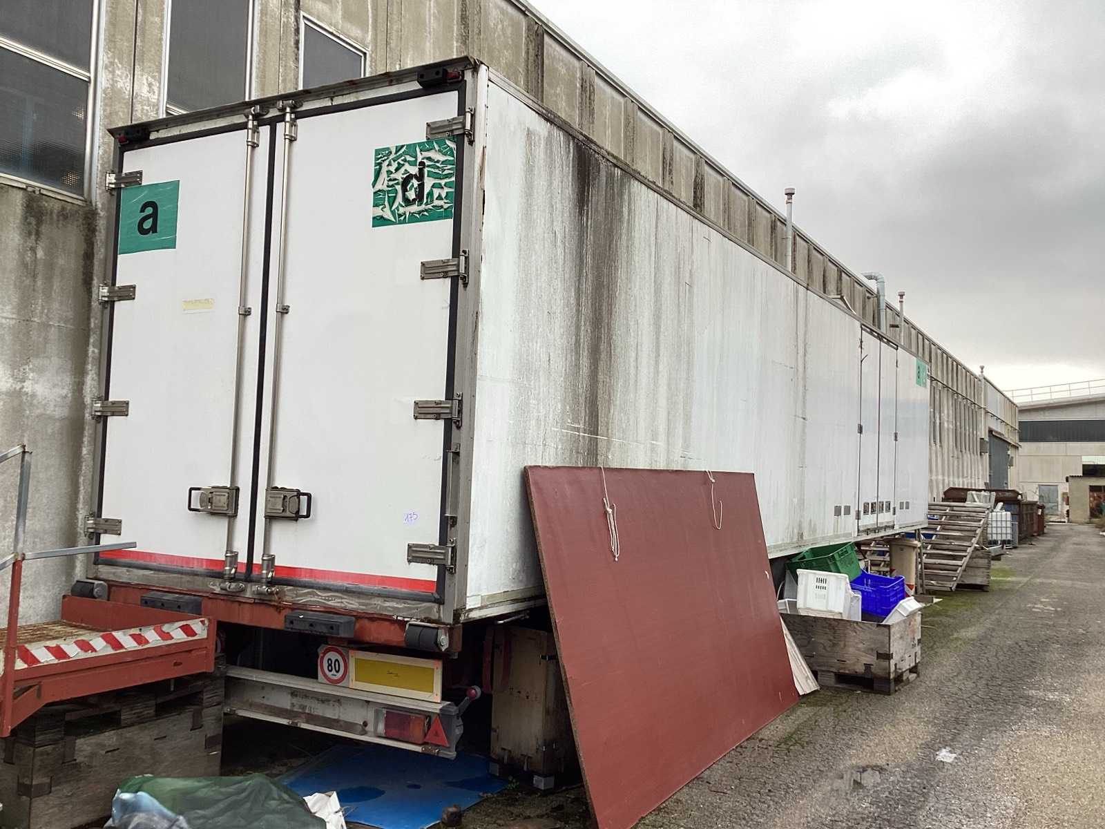 Refrigerated semi-trailer