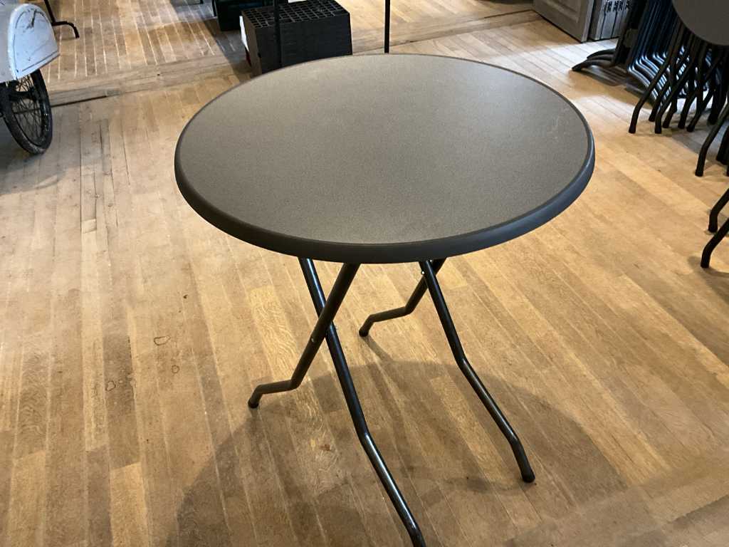 11 different standing tables