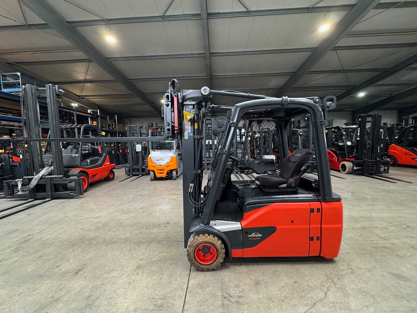 2019 Service + UVV 04/2027 Linde E20L EVO 2.000kg Triplex 462cm 3.+4. Valve Fork Adjuster Electric Forklift Forklift 7.763 hours