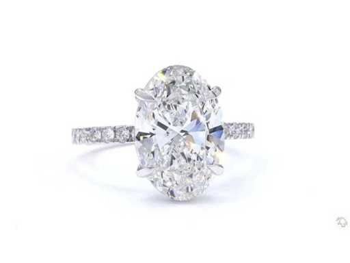 Platinring mit 5,69 ct. Diamant