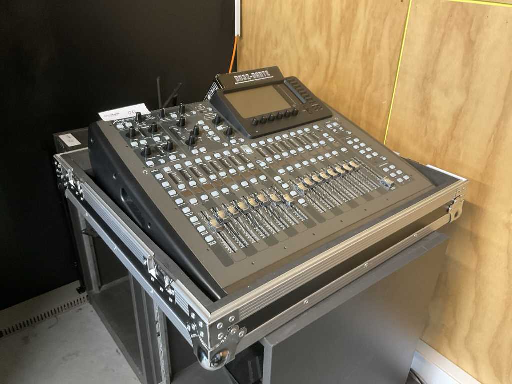 Behringer X32 Table de mixage vidéo compacte