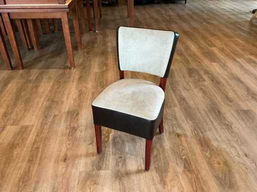Faux leather restaurant chairs (26x)