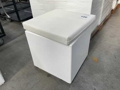 Ottomane mit Polster (21x)