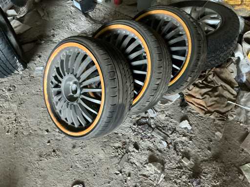 Set of tyres with rim Car tyre