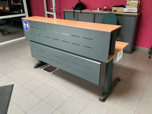 Réception et mobilier de comptoir à la colline