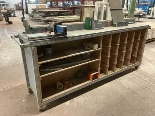 Verrijdbare Werkbank met MACO pneumatische Stans