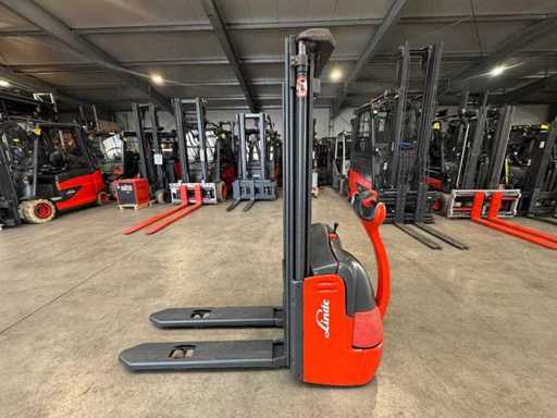 1998 Linde L12 1.200kg palletwagen mierenstacker 4.112 uur